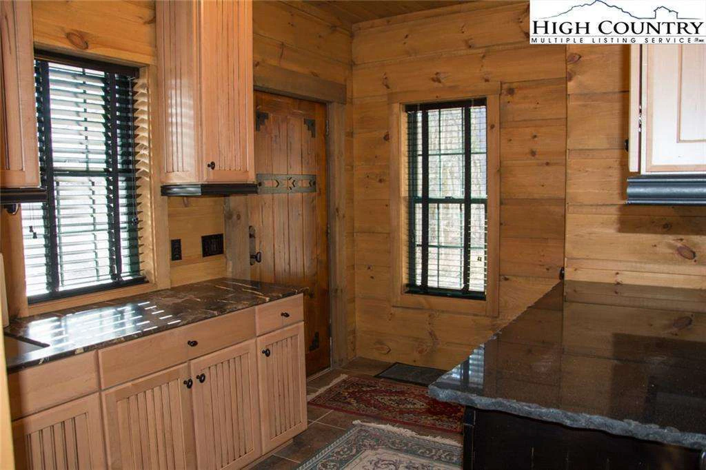 Image number 6 for the current listing
