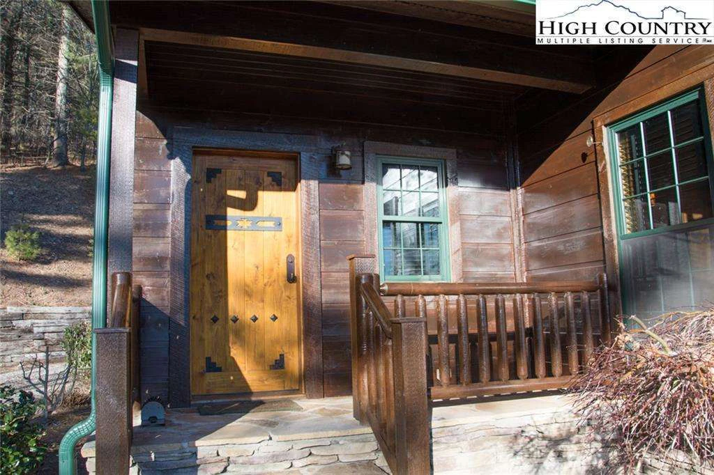 Image number 11 for the current listing