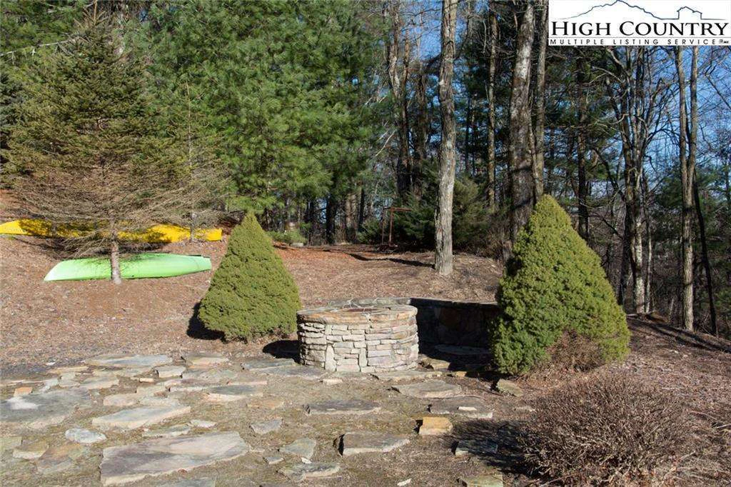 Image number 15 for the current listing