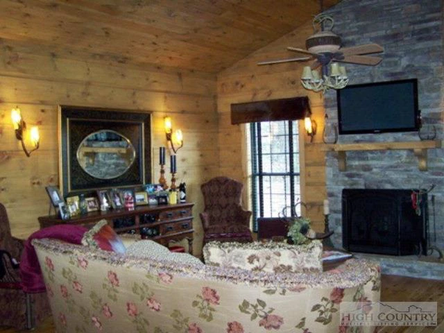 Image number 20 for the current listing
