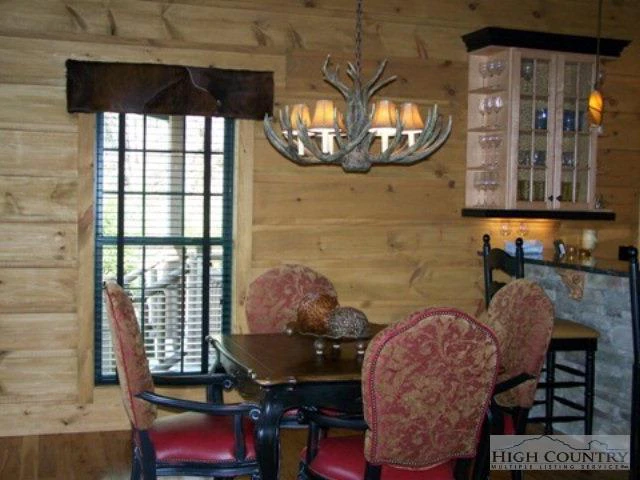 Image number 13 for the current listing