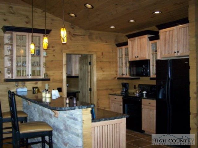 Image number 14 for the current listing