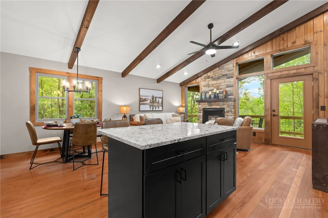 Image number 11 for the current listing
