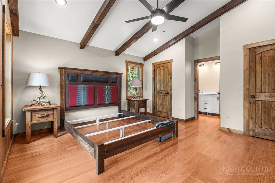 Image number 13 for the current listing