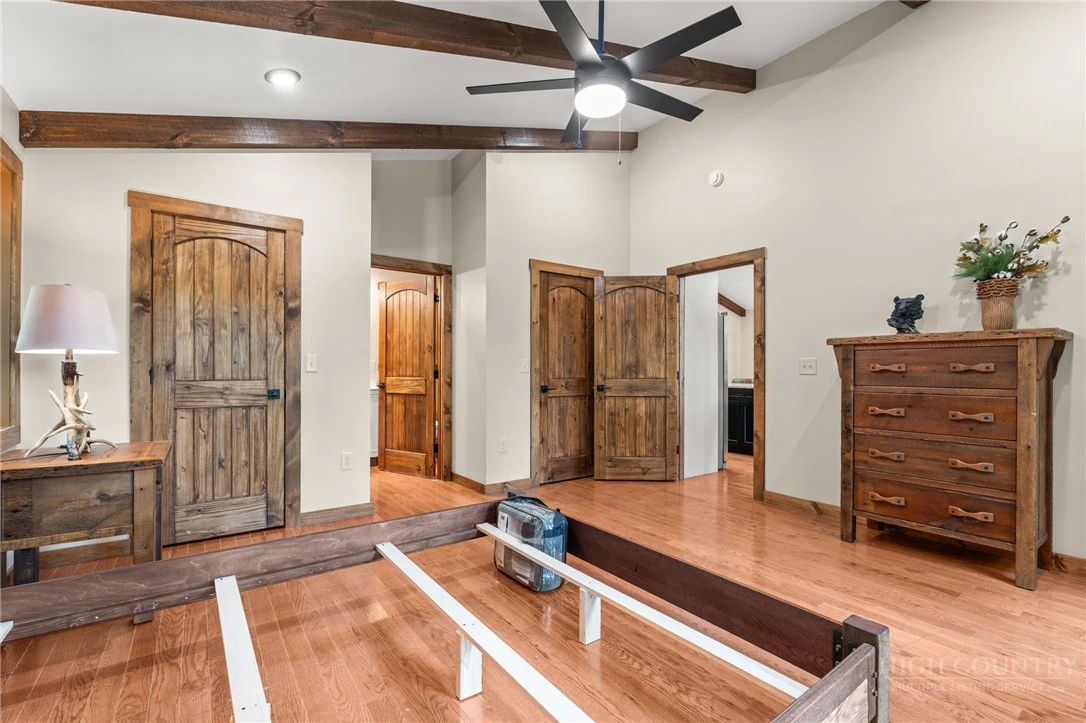 Image number 14 for the current listing