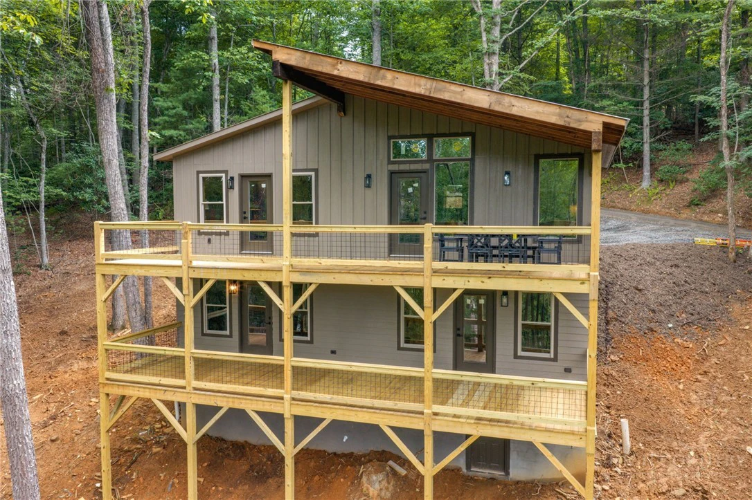 Image number 1 for the current listing