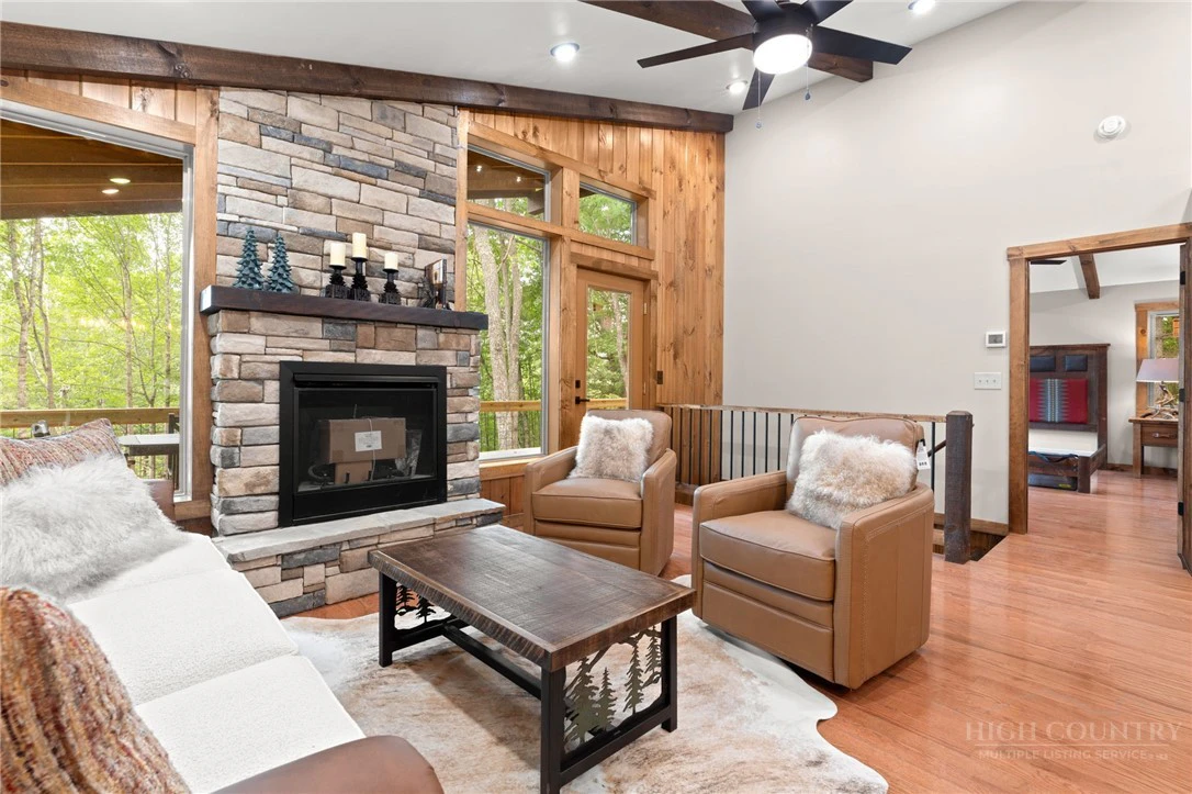 Image number 3 for the current listing