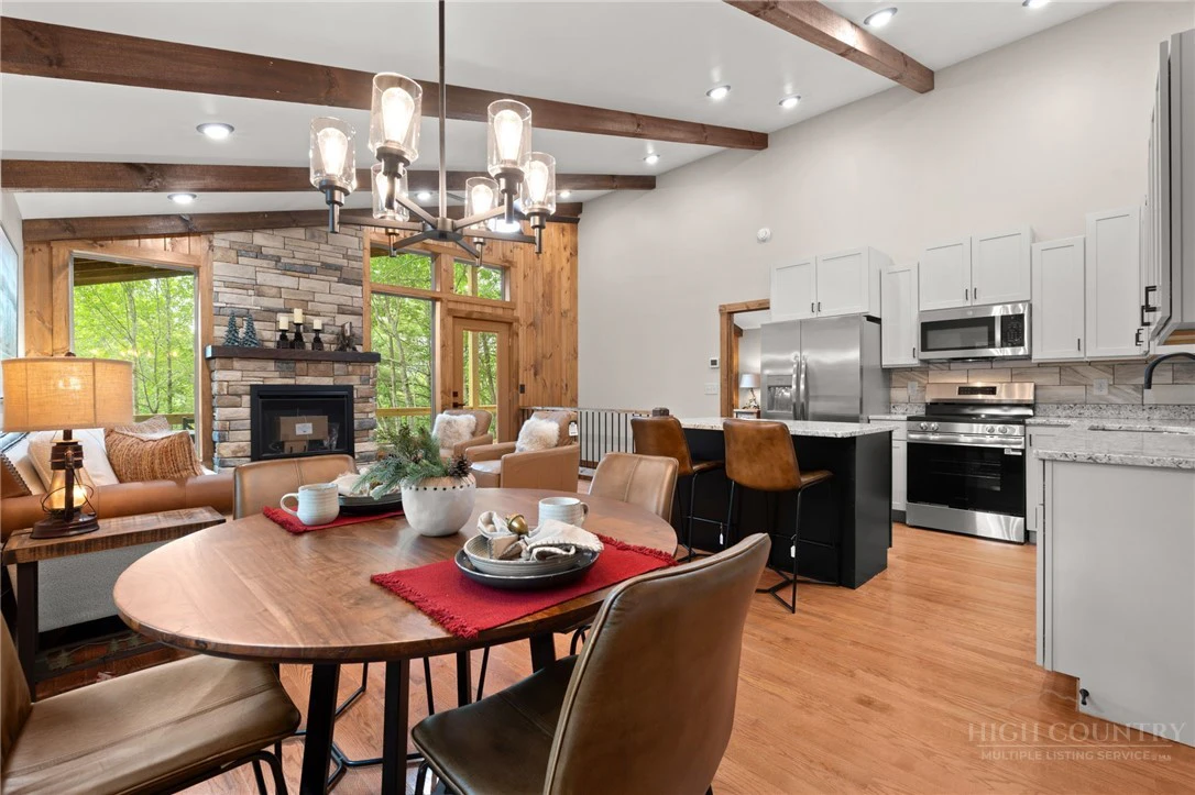 Image number 4 for the current listing