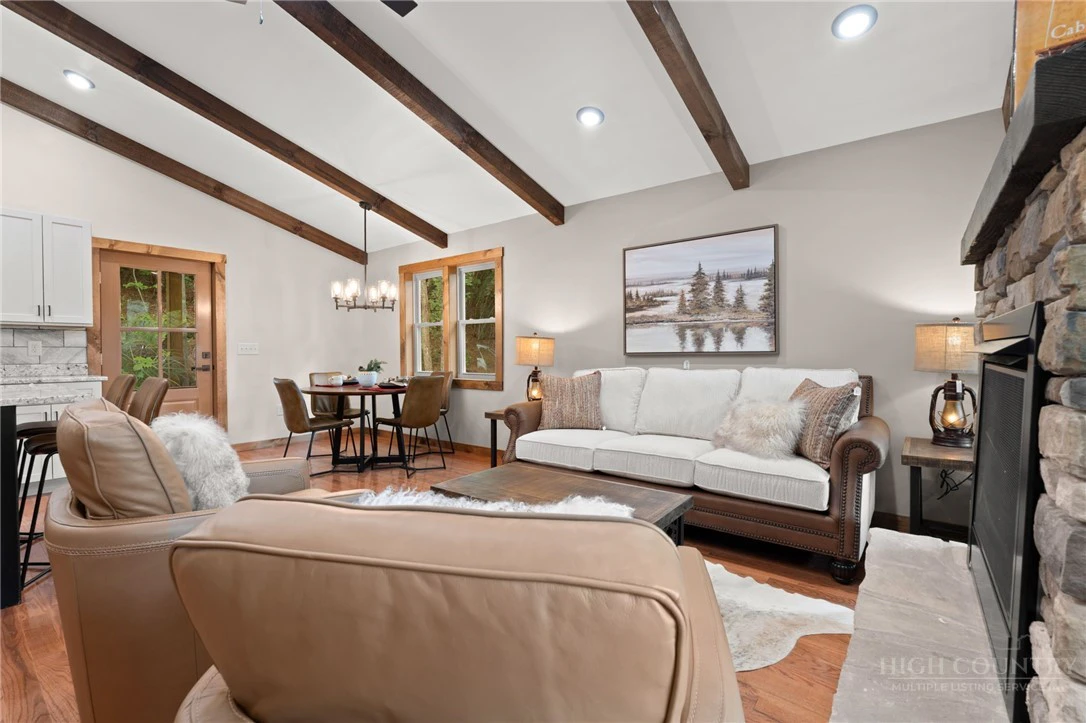 Image number 7 for the current listing