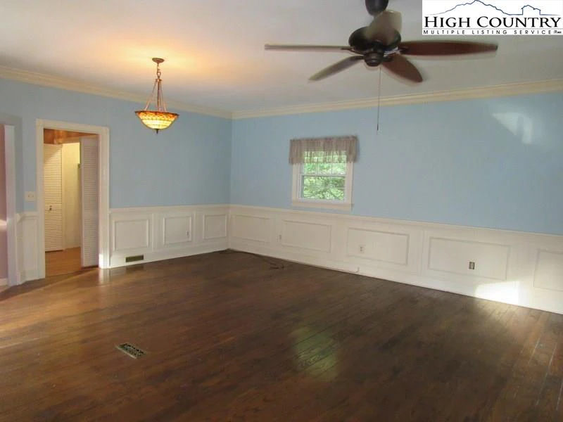 Image number 14 for the current listing