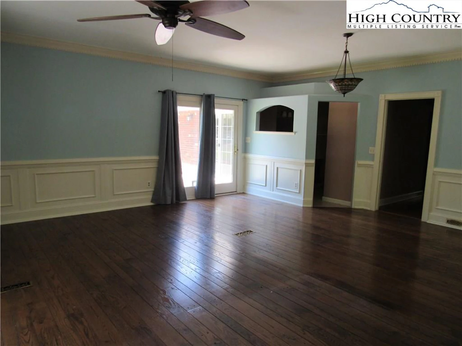 Image number 3 for the current listing