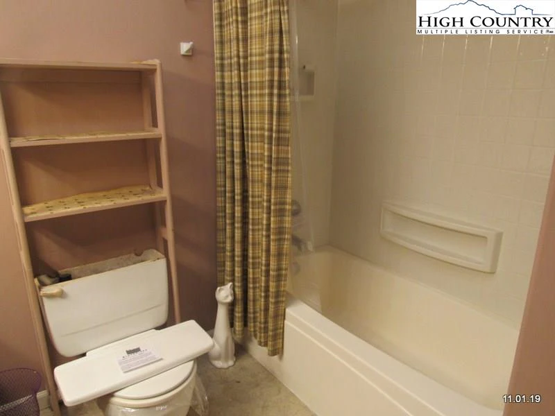 Image number 5 for the current listing