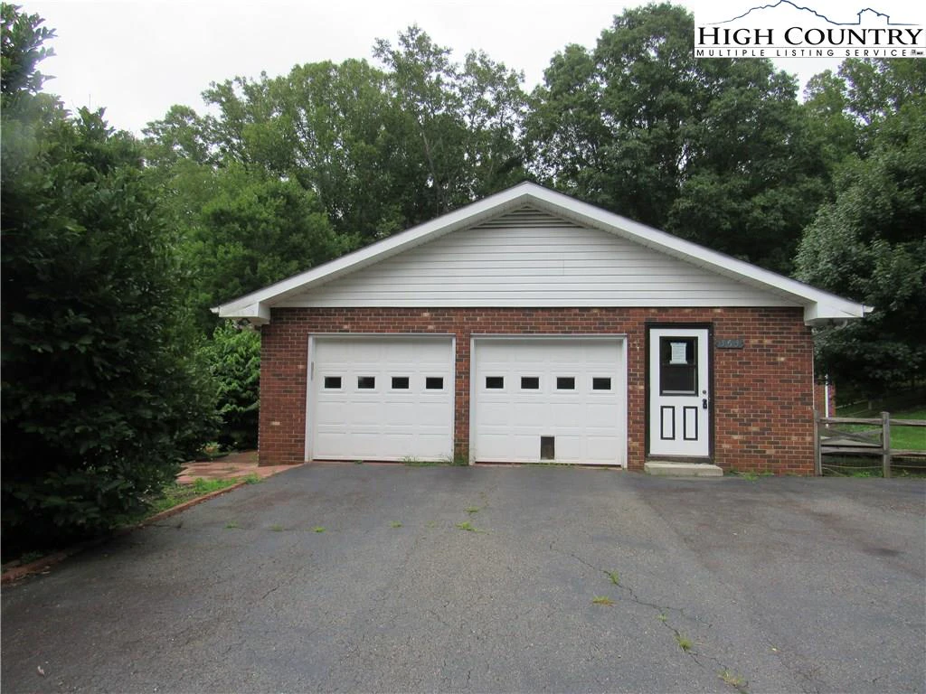 Image number 17 for the current listing