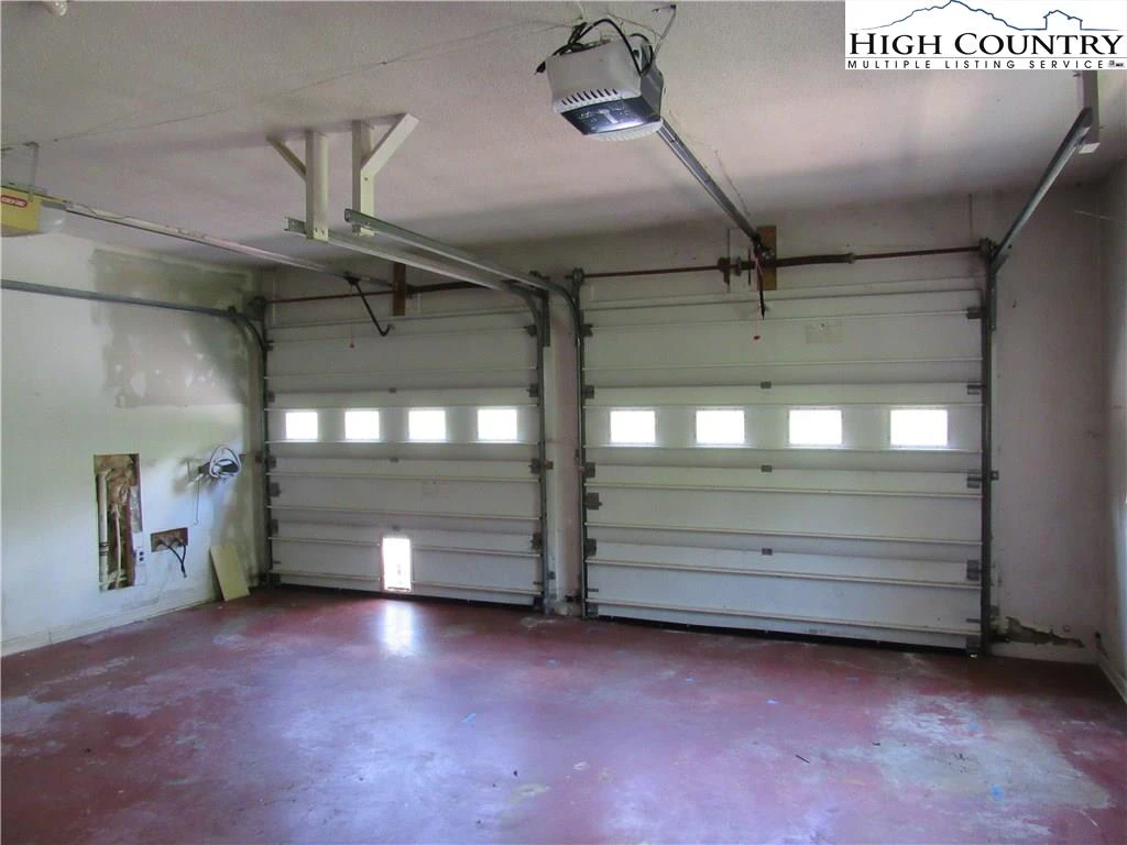 Image number 18 for the current listing