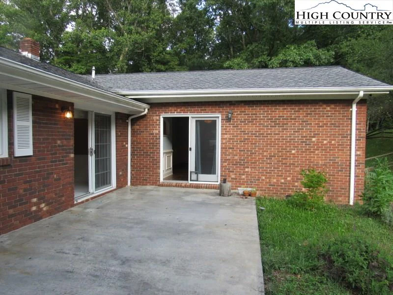 Image number 19 for the current listing