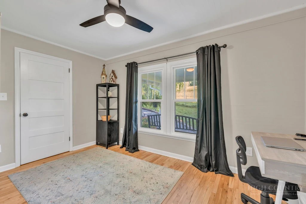 Image number 20 for the current listing