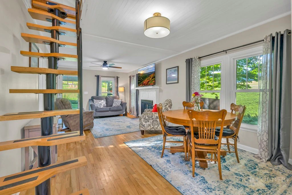 Image number 13 for the current listing