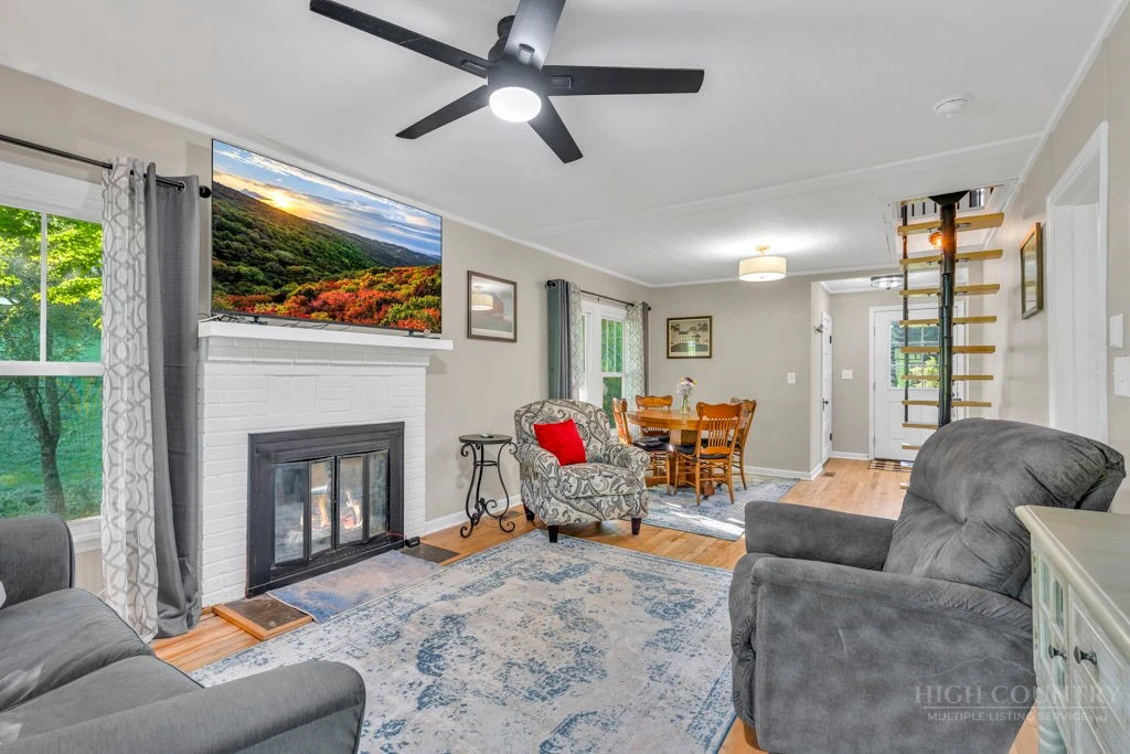 Image number 10 for the current listing