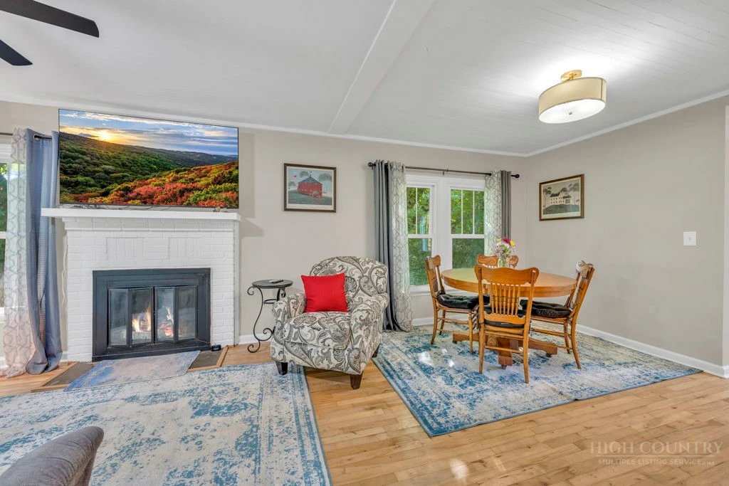 Image number 11 for the current listing