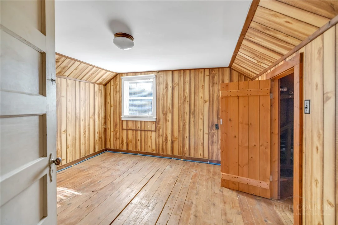 Image number 2 for the current listing