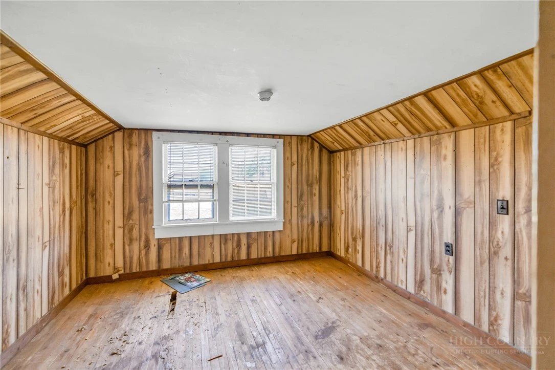 Image number 12 for the current listing