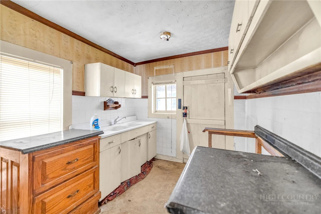 Image number 11 for the current listing