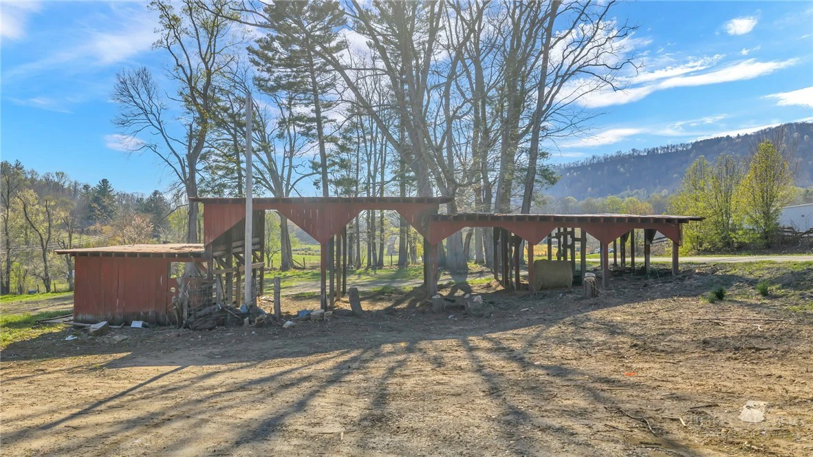 Image number 20 for the current listing