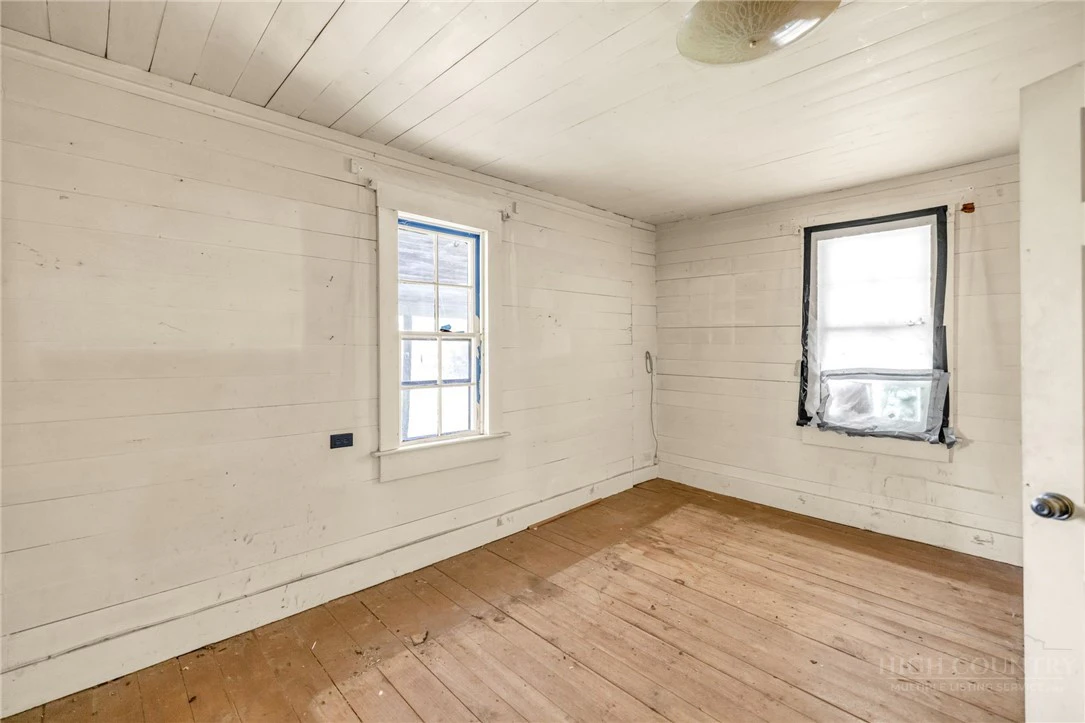 Image number 5 for the current listing