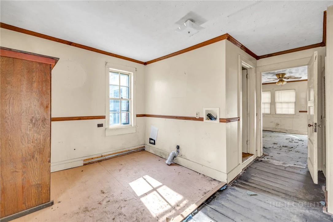 Image number 6 for the current listing