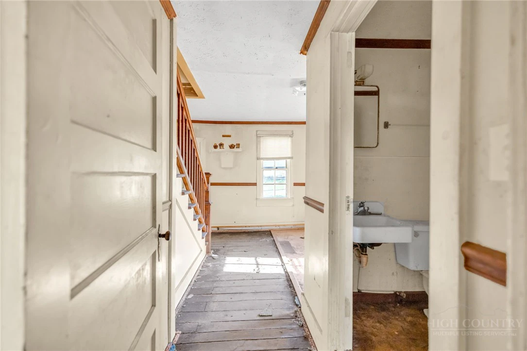 Image number 7 for the current listing