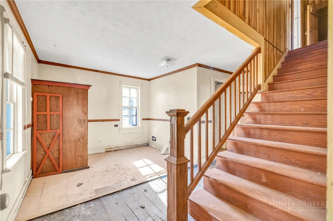 Image number 9 for the current listing
