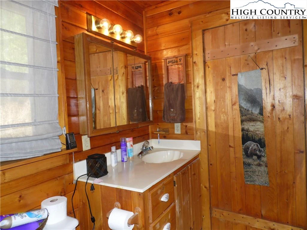 Image number 13 for the current listing