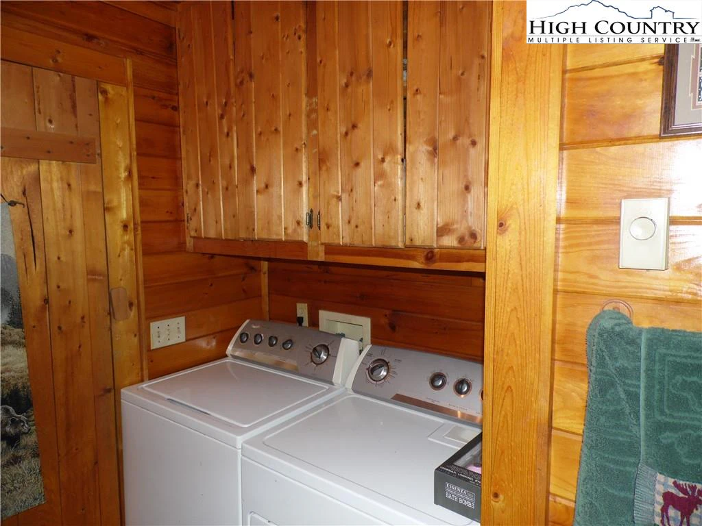 Image number 4 for the current listing