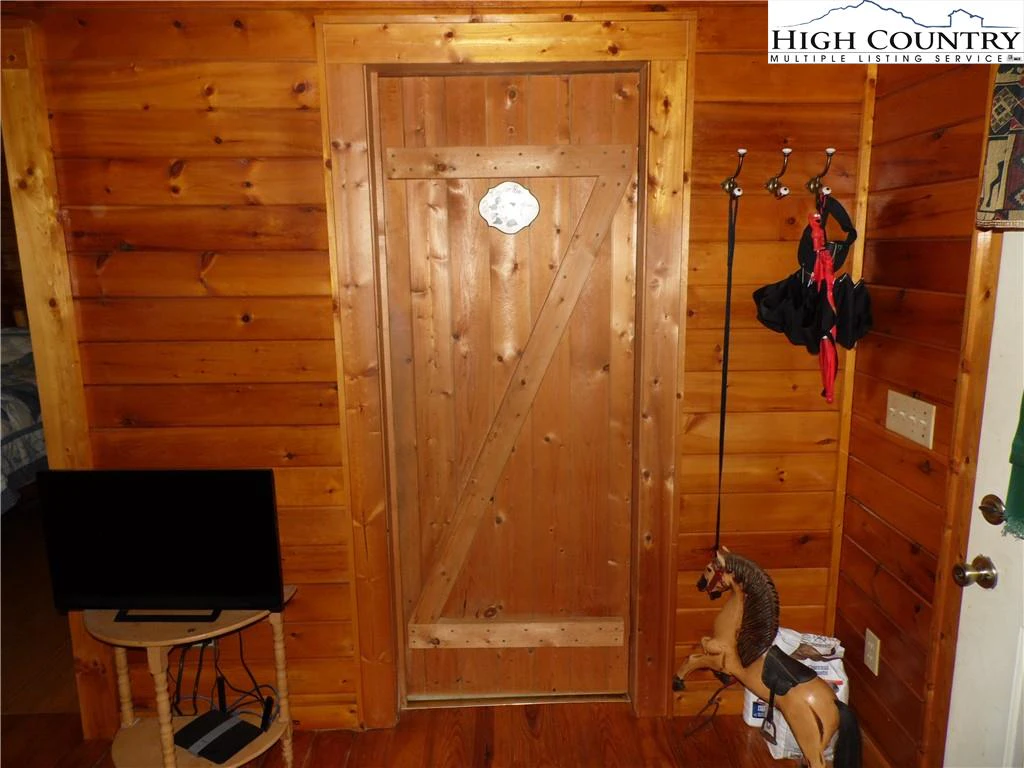 Image number 5 for the current listing