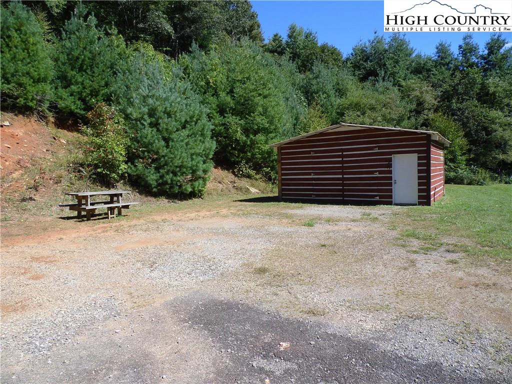 Image number 16 for the current listing