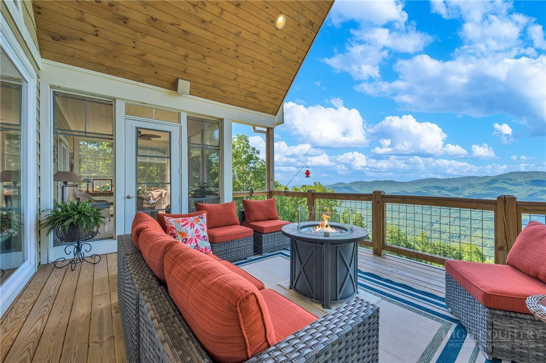 Image number 1 for the current listing