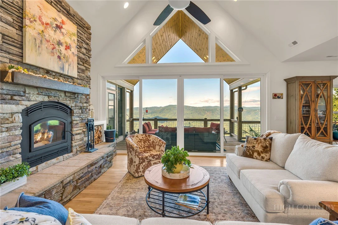 Image number 3 for the current listing