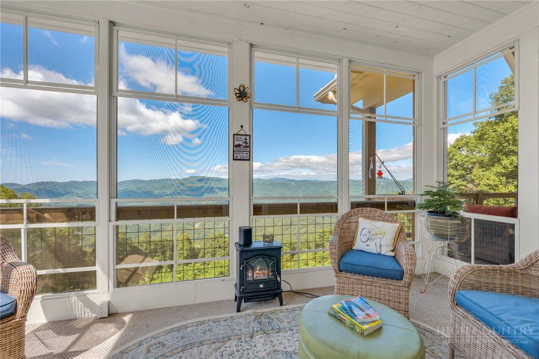 Image number 5 for the current listing