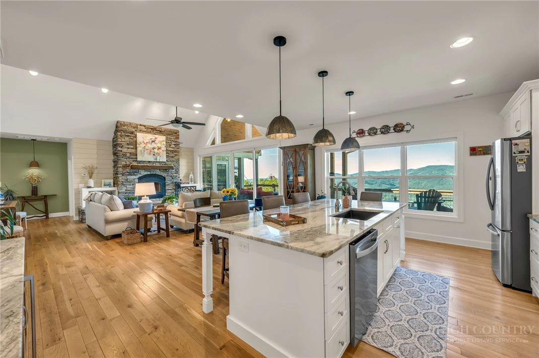 Image number 7 for the current listing