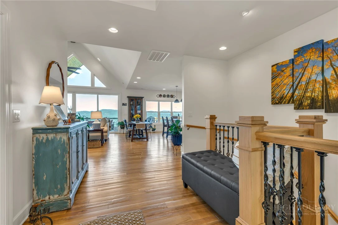 Image number 12 for the current listing