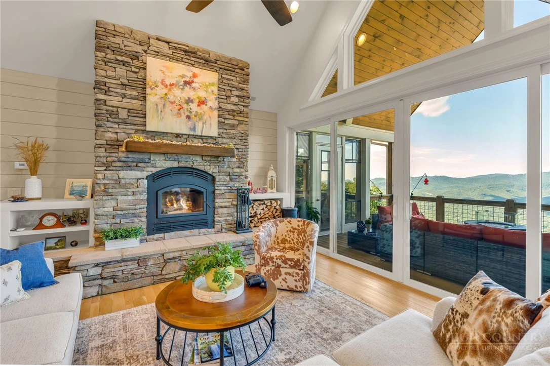 Image number 13 for the current listing