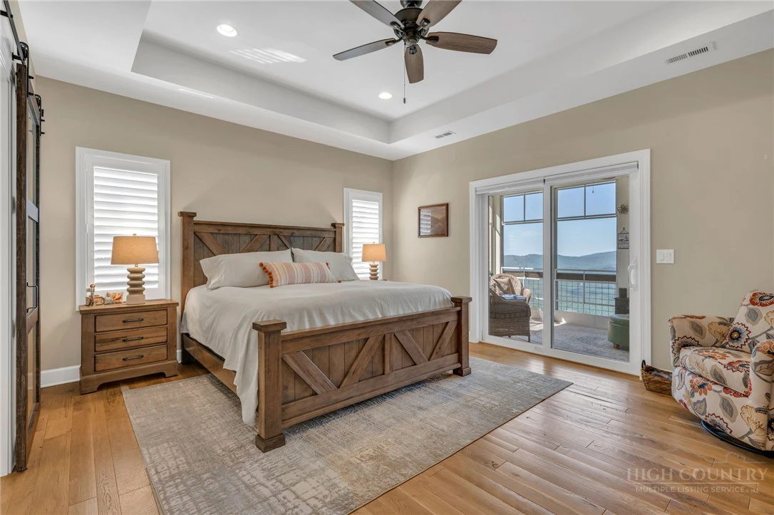 Image number 4 for the current listing