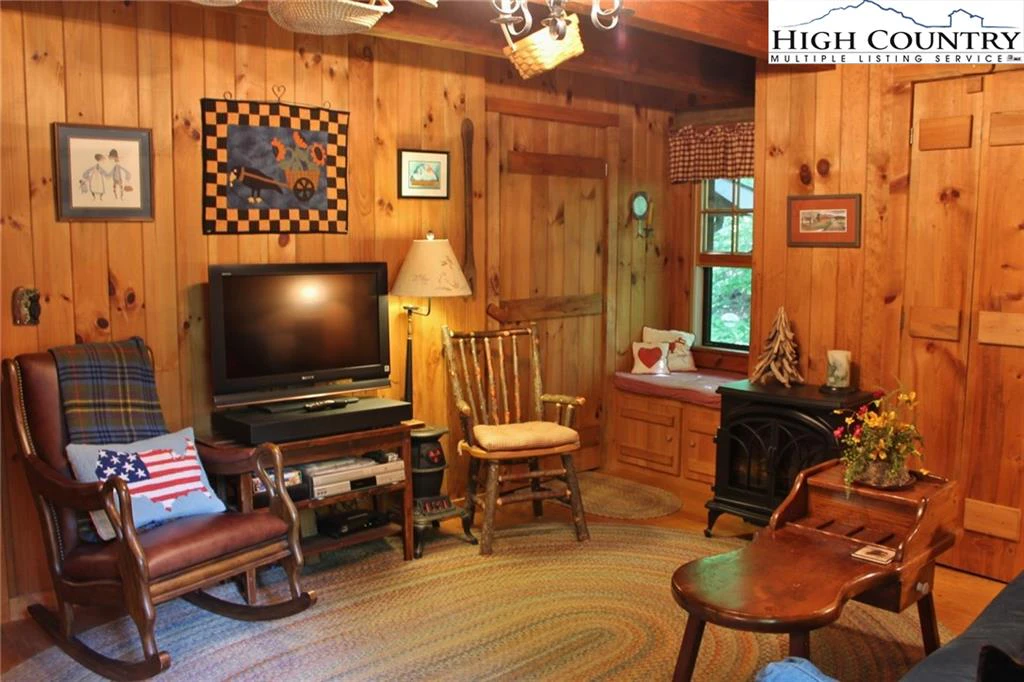 Image number 21 for the current listing