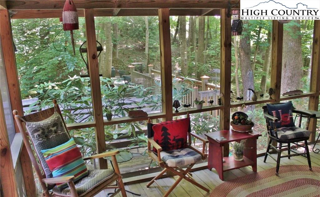 Image number 19 for the current listing