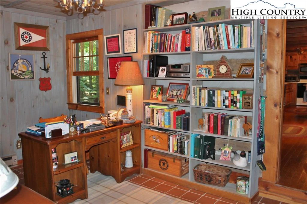Image number 11 for the current listing
