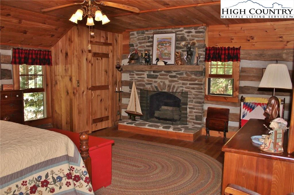 Image number 8 for the current listing