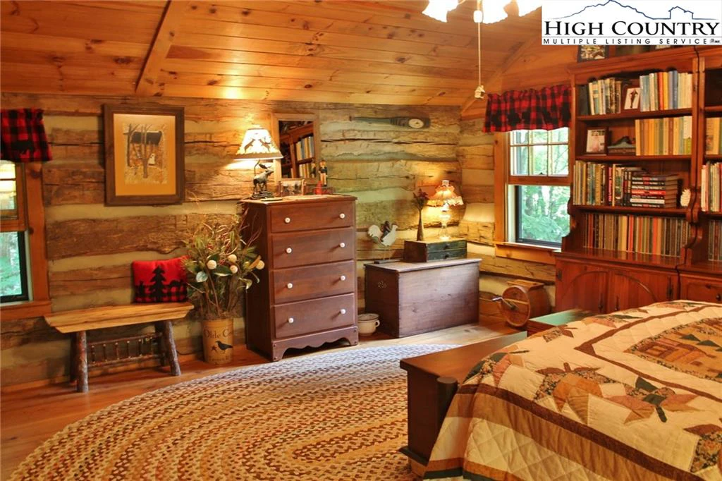 Image number 5 for the current listing