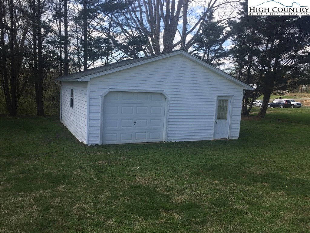 Image number 21 for the current listing