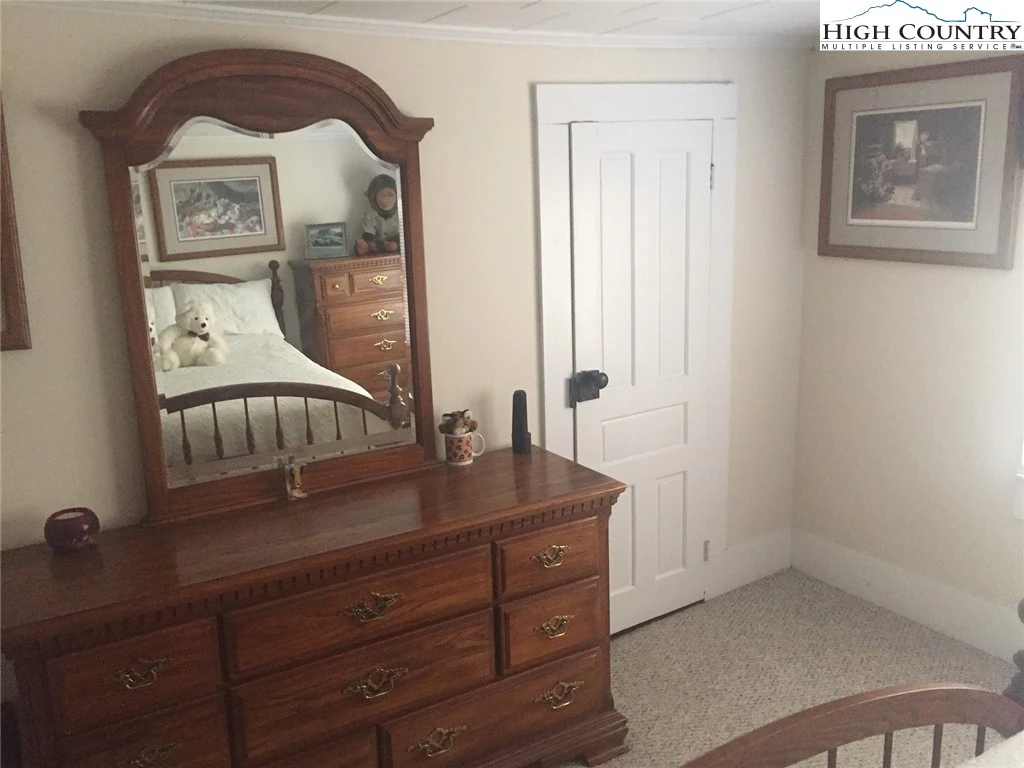 Image number 8 for the current listing