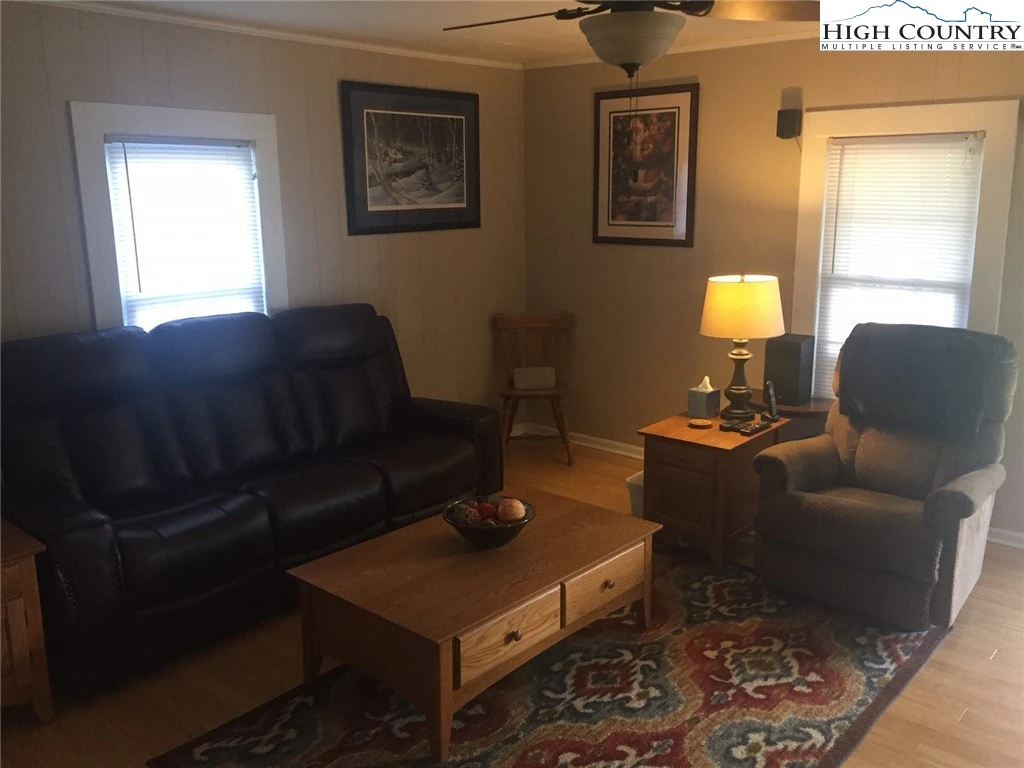 Image number 14 for the current listing
